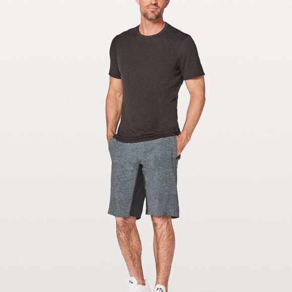Lululemon T.H.E. Short Linerless 11" Size Large